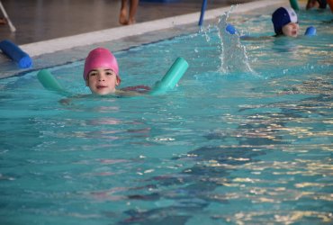 "LES CLASSES BLEUES" À LA PISCINE